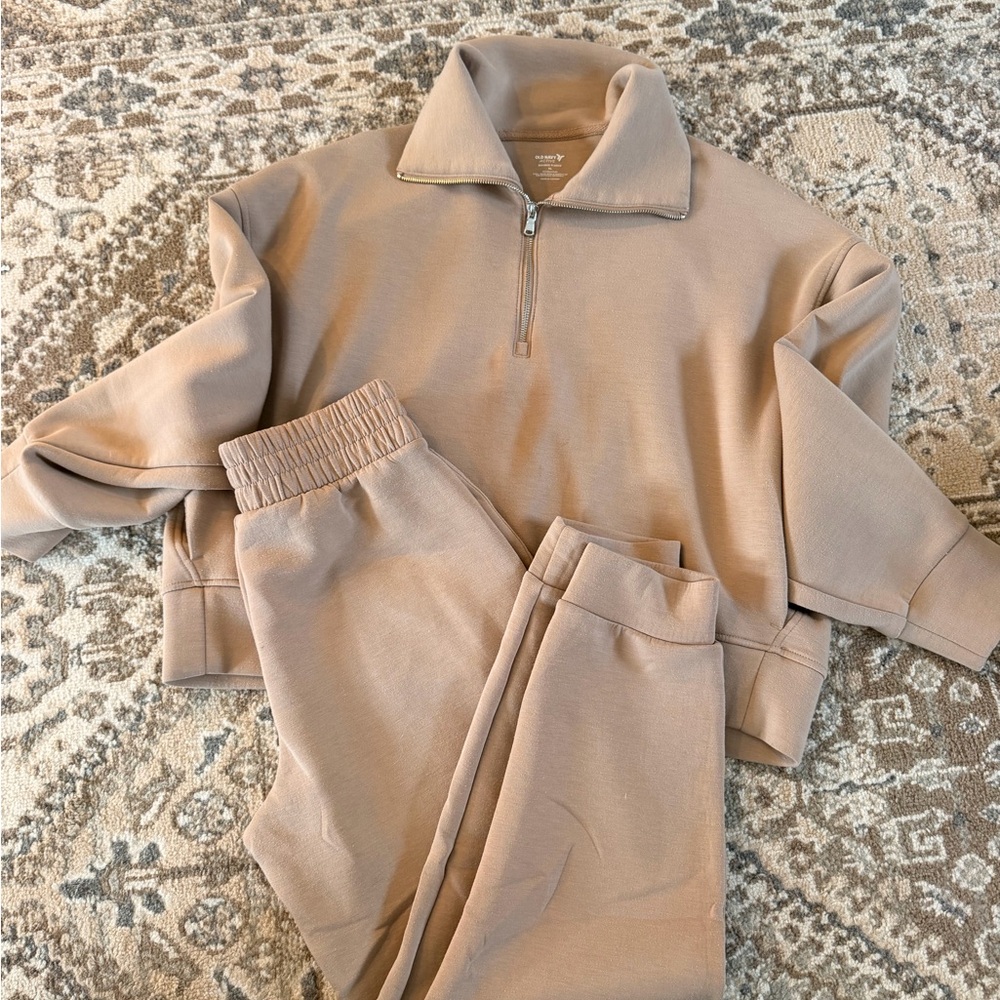 Old Navy Tan Quarter-Zip Sweatshirt and Joggers Set